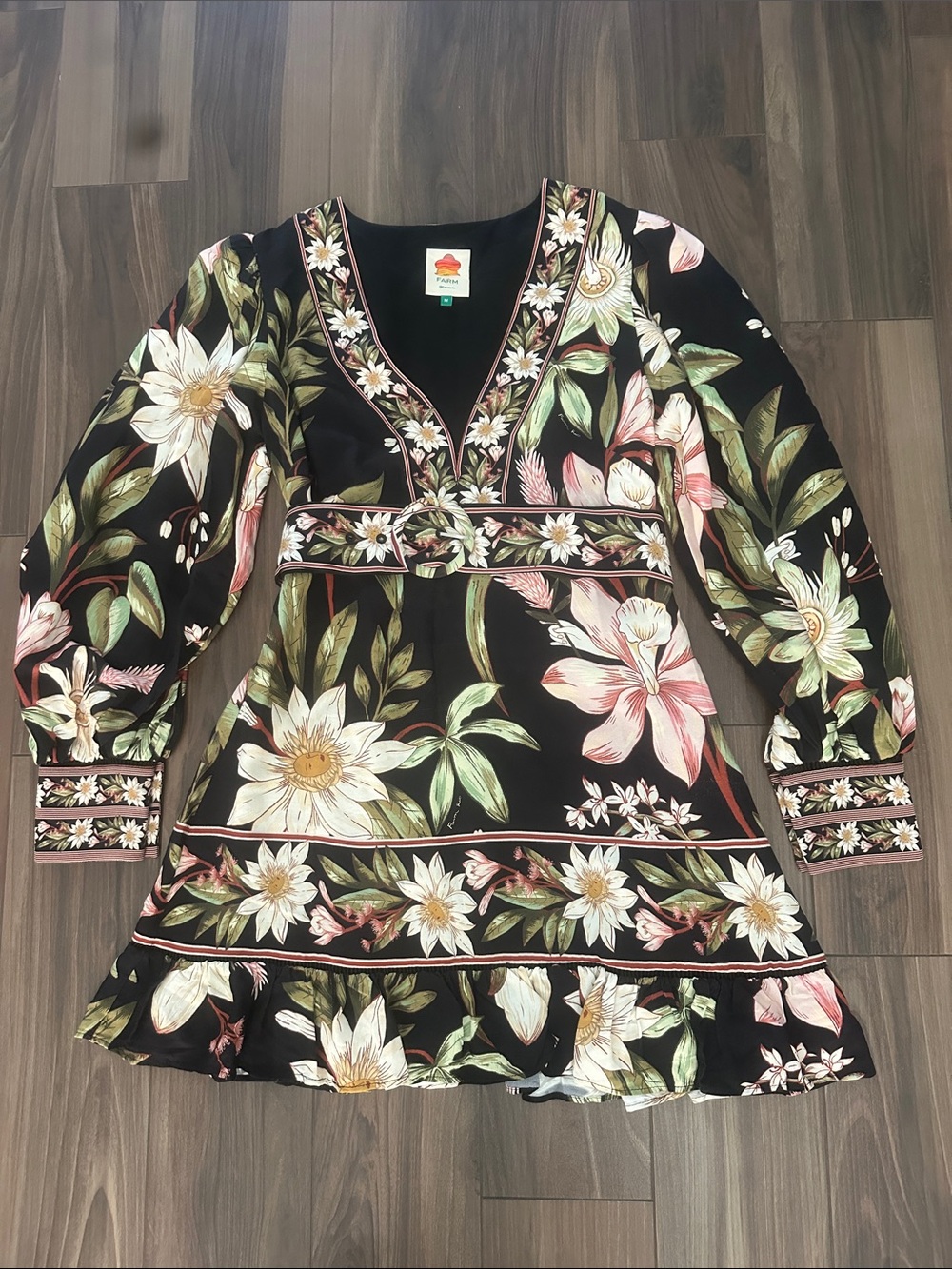 FARM Rio
Surreal Flowers Long
Sleeve Minidress Size - M - Picture 5 of 7